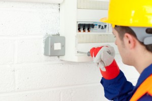 Elektriker bei der Arbeit